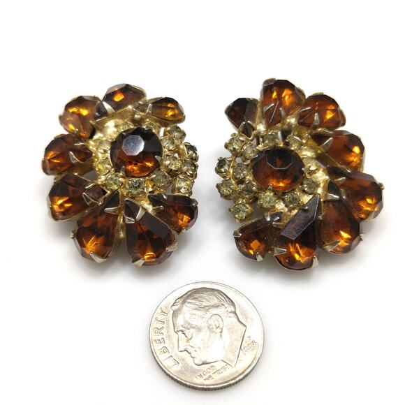 Vintage Topaz & Yellow Rhinestone Clip Earrings, Gold Plated, 1950s - Picture 6 of 10